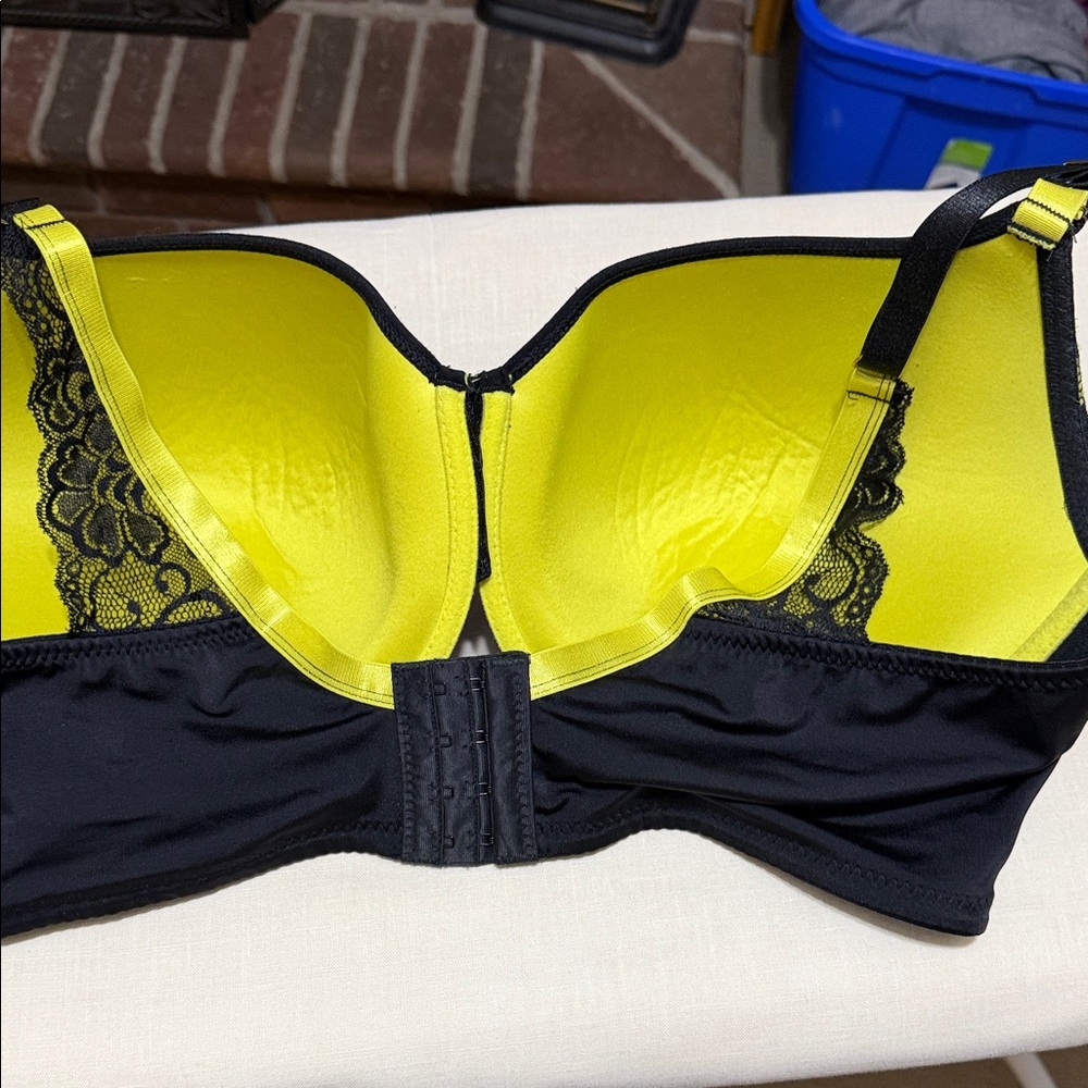 Ashley Stewart Black and Yellow Lace Underwire Bra. Size 44DD. - Picture 5 of 8